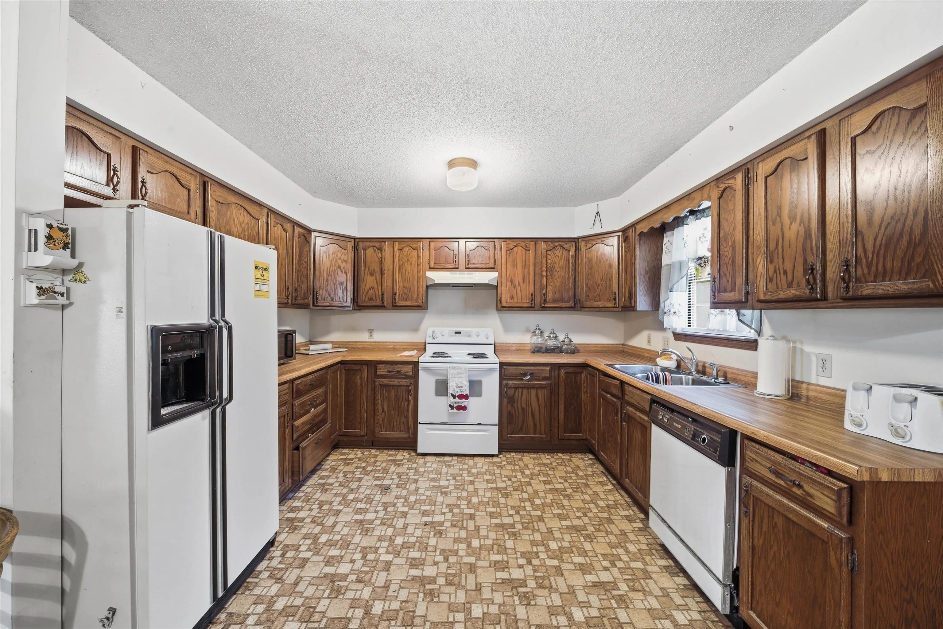 Wichita, Kansas 67214, United States, 2 Bedrooms Bedrooms, ,2 BathroomsBathrooms,Residential,Active,234014