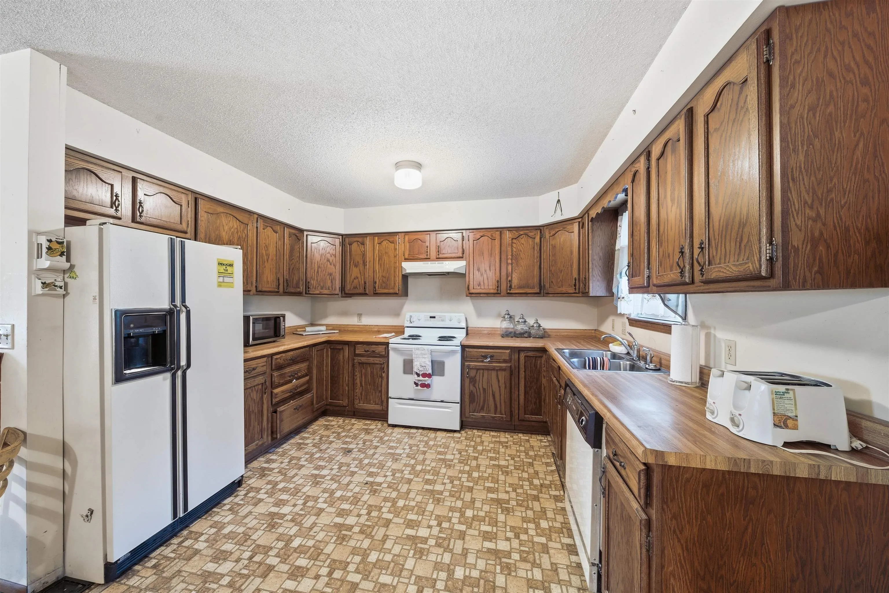 Wichita, Kansas 67214, United States, 2 Bedrooms Bedrooms, ,2 BathroomsBathrooms,Residential,Active,234014