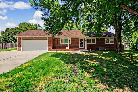 Homes For Sale - 3 W Son Ct<br/> Valley Center, KS 67147