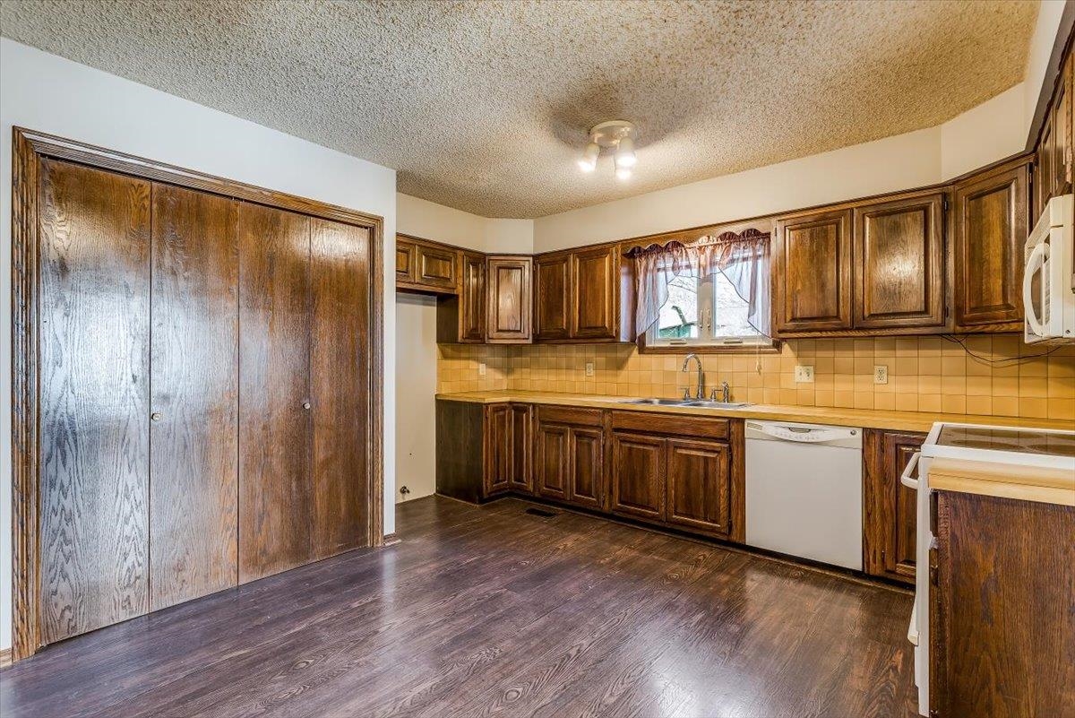 Derby, Kansas 67037, United States, 3 Bedrooms Bedrooms, ,3 BathroomsBathrooms,Residential,Pending,63478