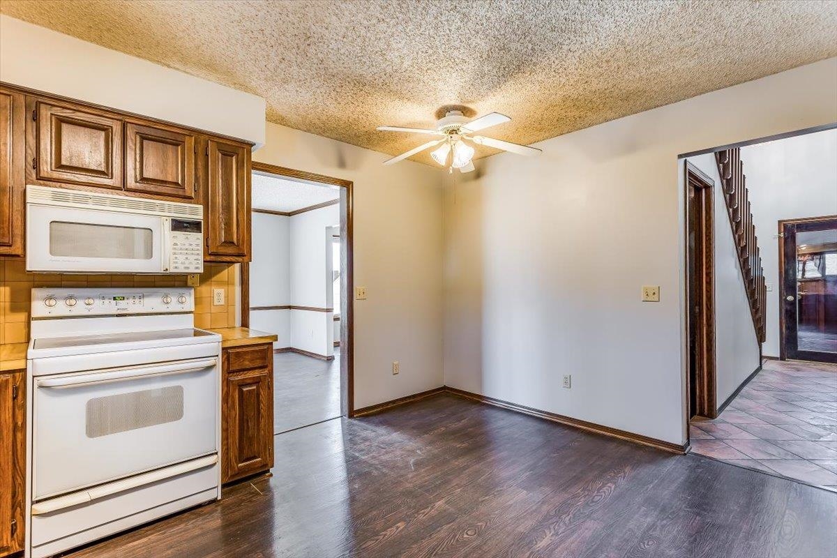 Derby, Kansas 67037, United States, 3 Bedrooms Bedrooms, ,3 BathroomsBathrooms,Residential,Pending,63478