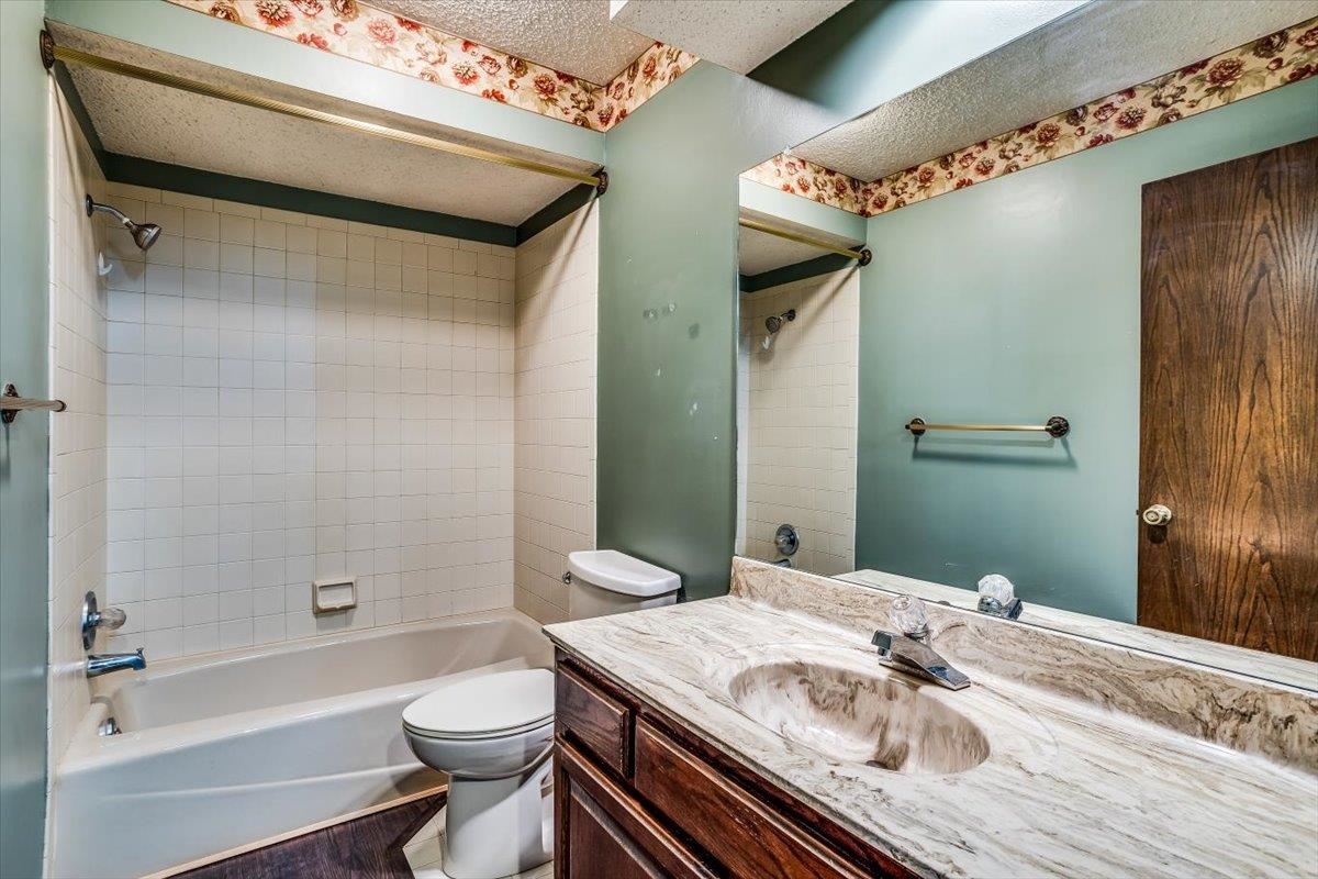 Derby, Kansas 67037, United States, 3 Bedrooms Bedrooms, ,3 BathroomsBathrooms,Residential,Pending,63478