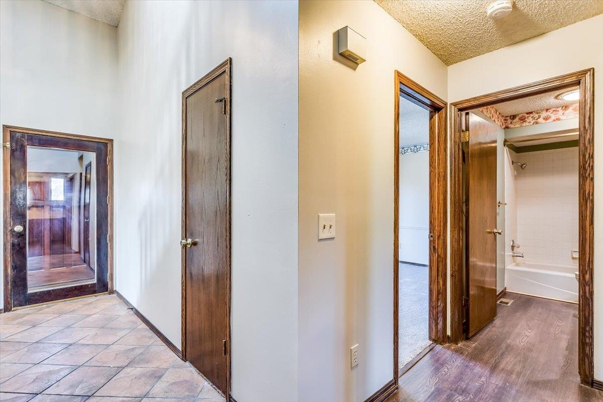 Derby, Kansas 67037, United States, 3 Bedrooms Bedrooms, ,3 BathroomsBathrooms,Residential,Pending,63478