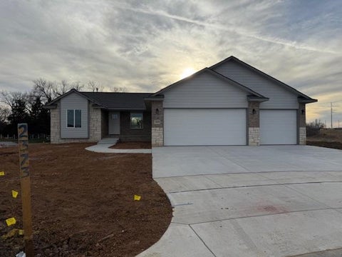 Homes For Sale - 2373 S Saddle Cir<br/> Wichita, KS 67235