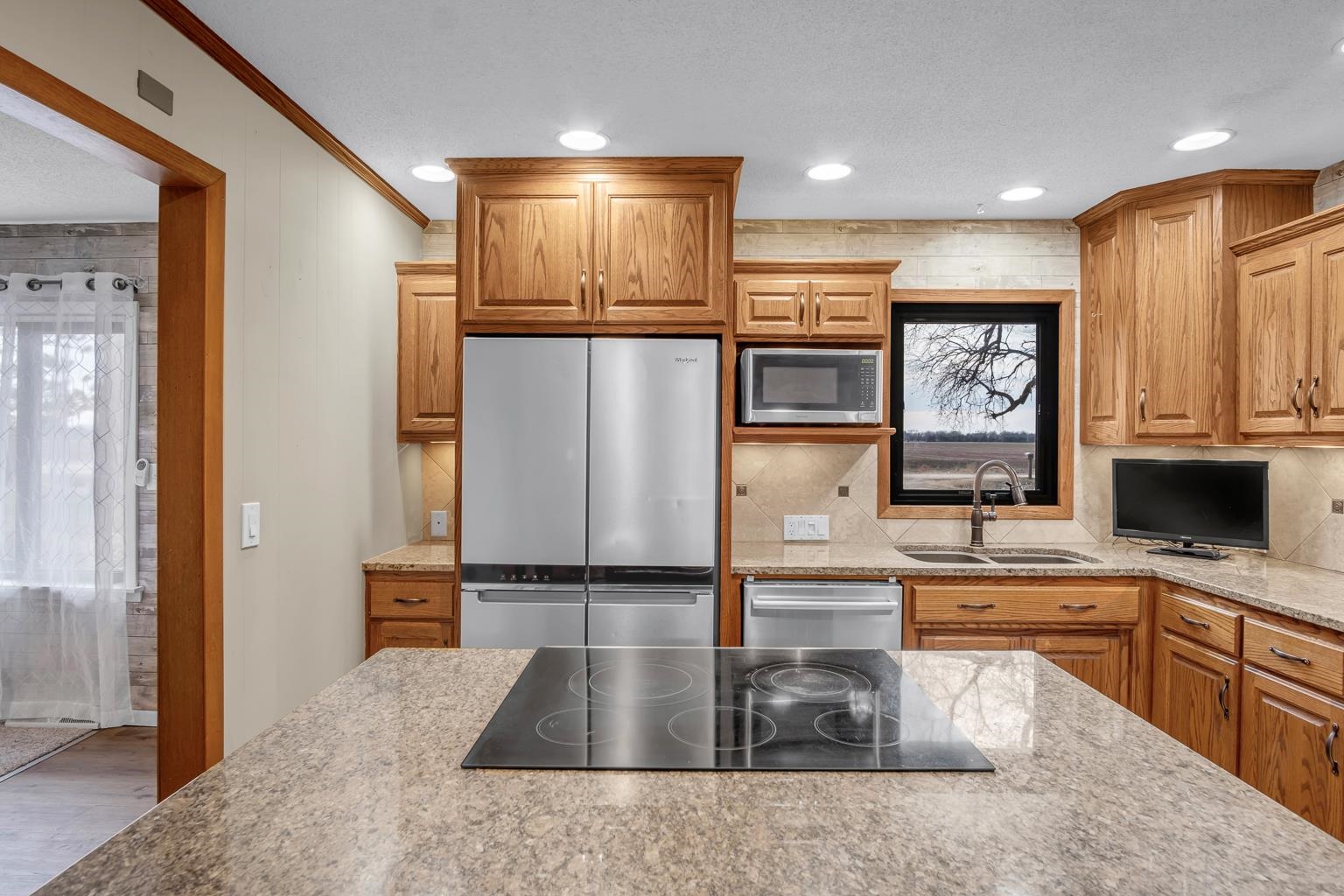 Newton, Kansas 67114, United States, 3 Bedrooms Bedrooms, ,2 BathroomsBathrooms,Residential,Pending,67756