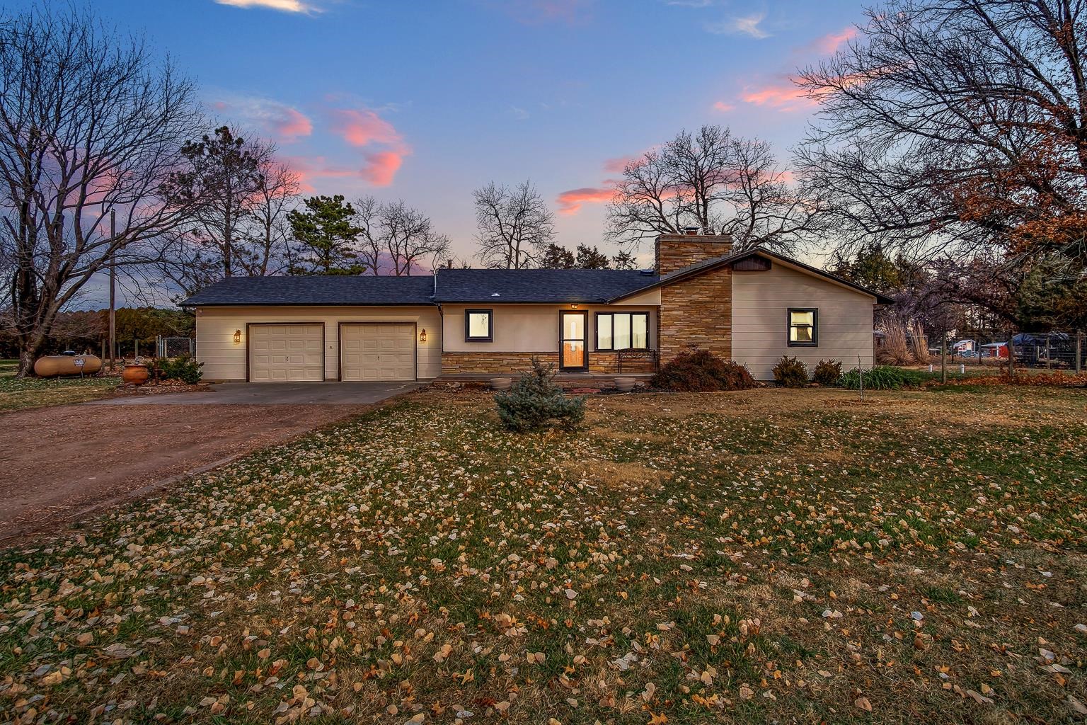 Newton, Kansas 67114, United States, 3 Bedrooms Bedrooms, ,2 BathroomsBathrooms,Residential,Pending,67756