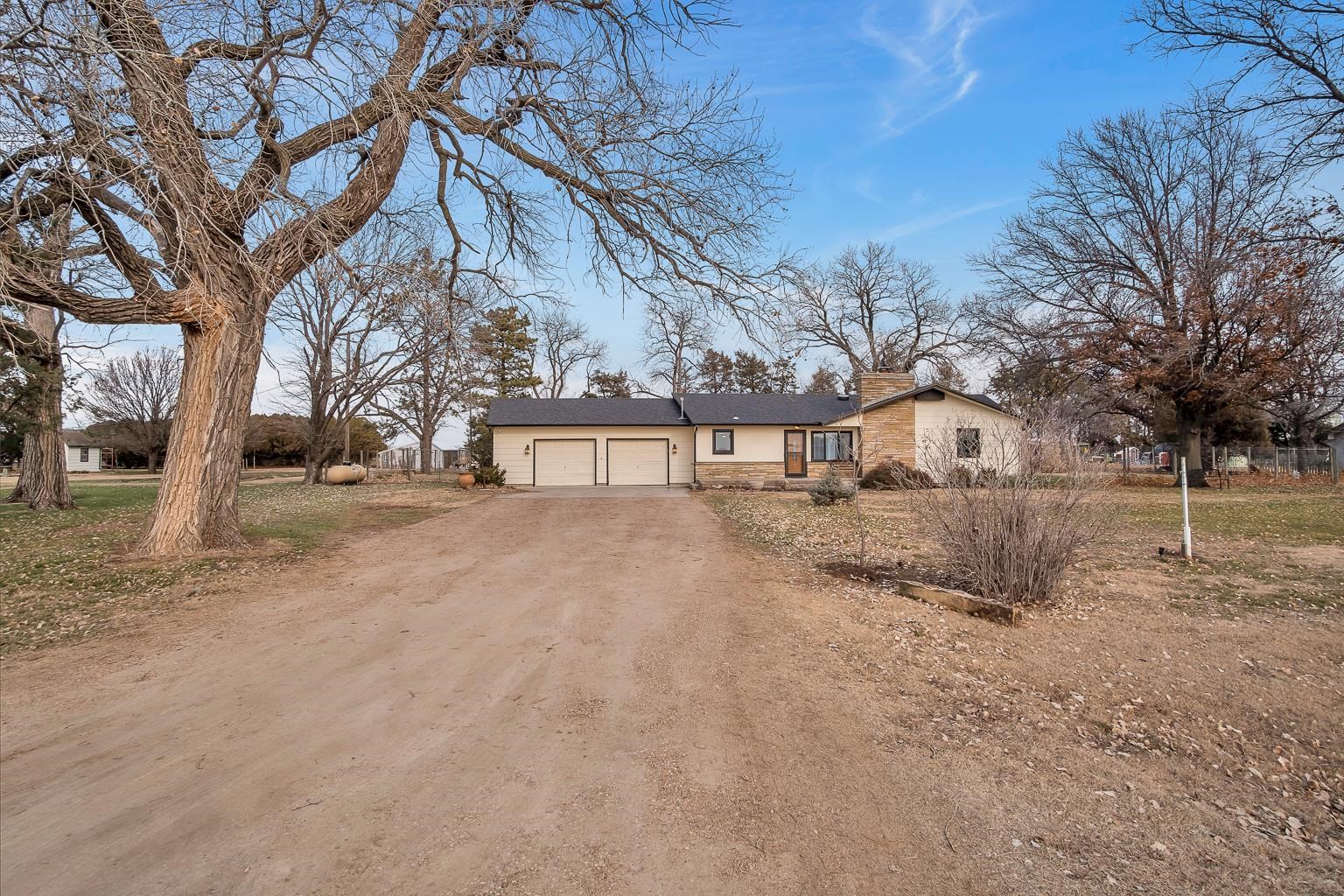 Newton, Kansas 67114, United States, 3 Bedrooms Bedrooms, ,2 BathroomsBathrooms,Residential,Pending,67756