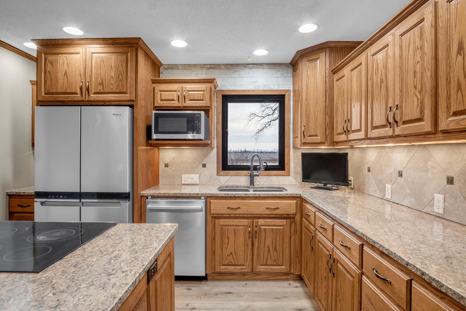 Newton, Kansas 67114, United States, 3 Bedrooms Bedrooms, ,2 BathroomsBathrooms,Residential,Pending,67756