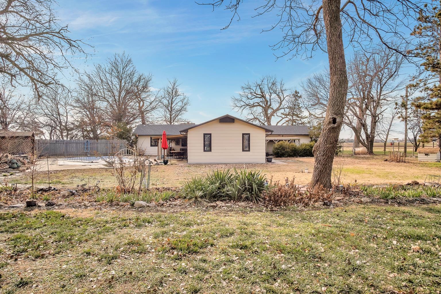 Newton, Kansas 67114, United States, 3 Bedrooms Bedrooms, ,2 BathroomsBathrooms,Residential,Pending,67756