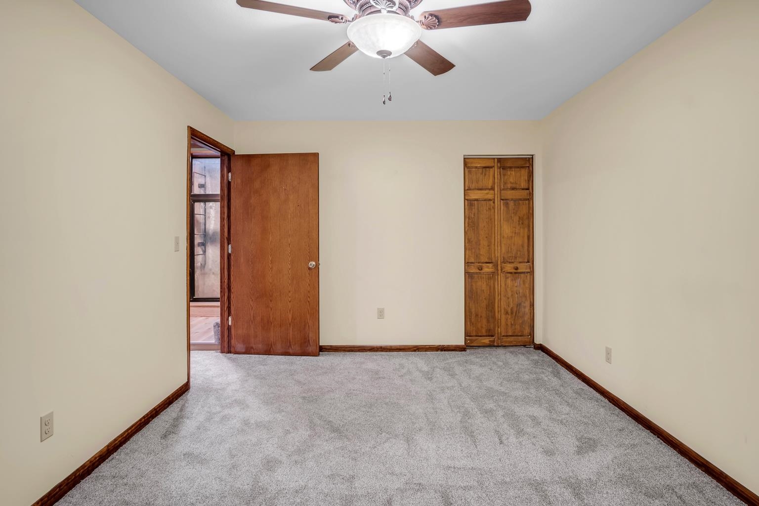 Newton, Kansas 67114, United States, 3 Bedrooms Bedrooms, ,2 BathroomsBathrooms,Residential,Pending,67756