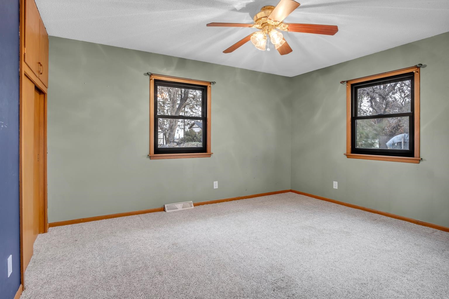 Newton, Kansas 67114, United States, 3 Bedrooms Bedrooms, ,2 BathroomsBathrooms,Residential,Pending,67756