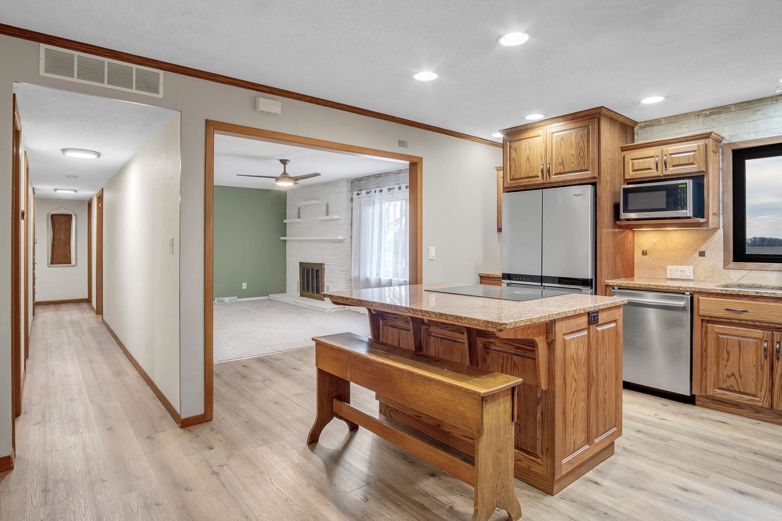 Newton, Kansas 67114, United States, 3 Bedrooms Bedrooms, ,2 BathroomsBathrooms,Residential,Pending,67756