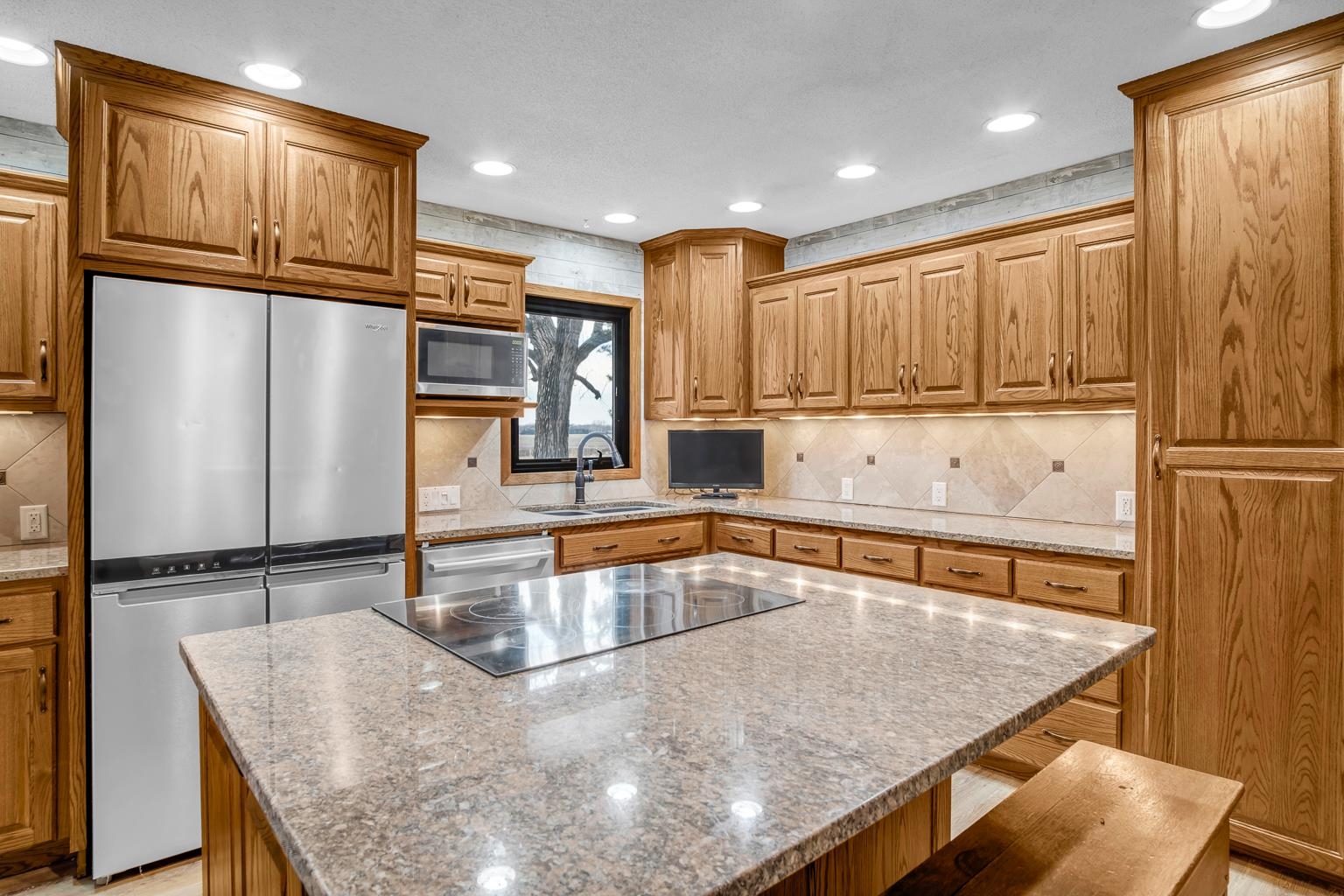 Newton, Kansas 67114, United States, 3 Bedrooms Bedrooms, ,2 BathroomsBathrooms,Residential,Pending,67756