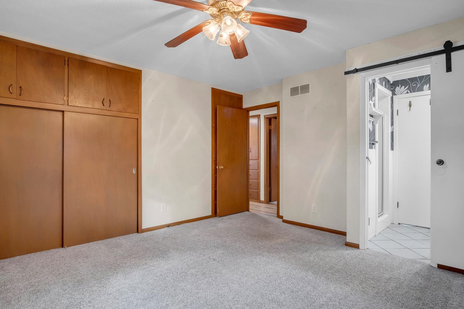 Newton, Kansas 67114, United States, 3 Bedrooms Bedrooms, ,2 BathroomsBathrooms,Residential,Pending,67756