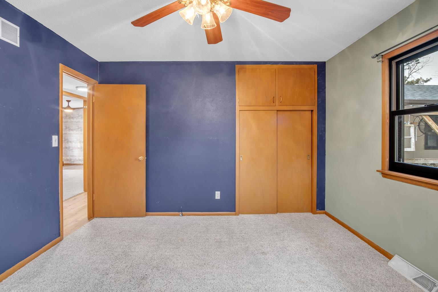 Newton, Kansas 67114, United States, 3 Bedrooms Bedrooms, ,2 BathroomsBathrooms,Residential,Pending,67756