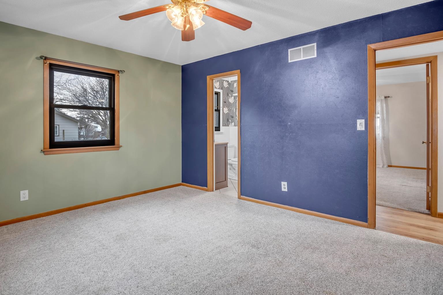 Newton, Kansas 67114, United States, 3 Bedrooms Bedrooms, ,2 BathroomsBathrooms,Residential,Pending,67756