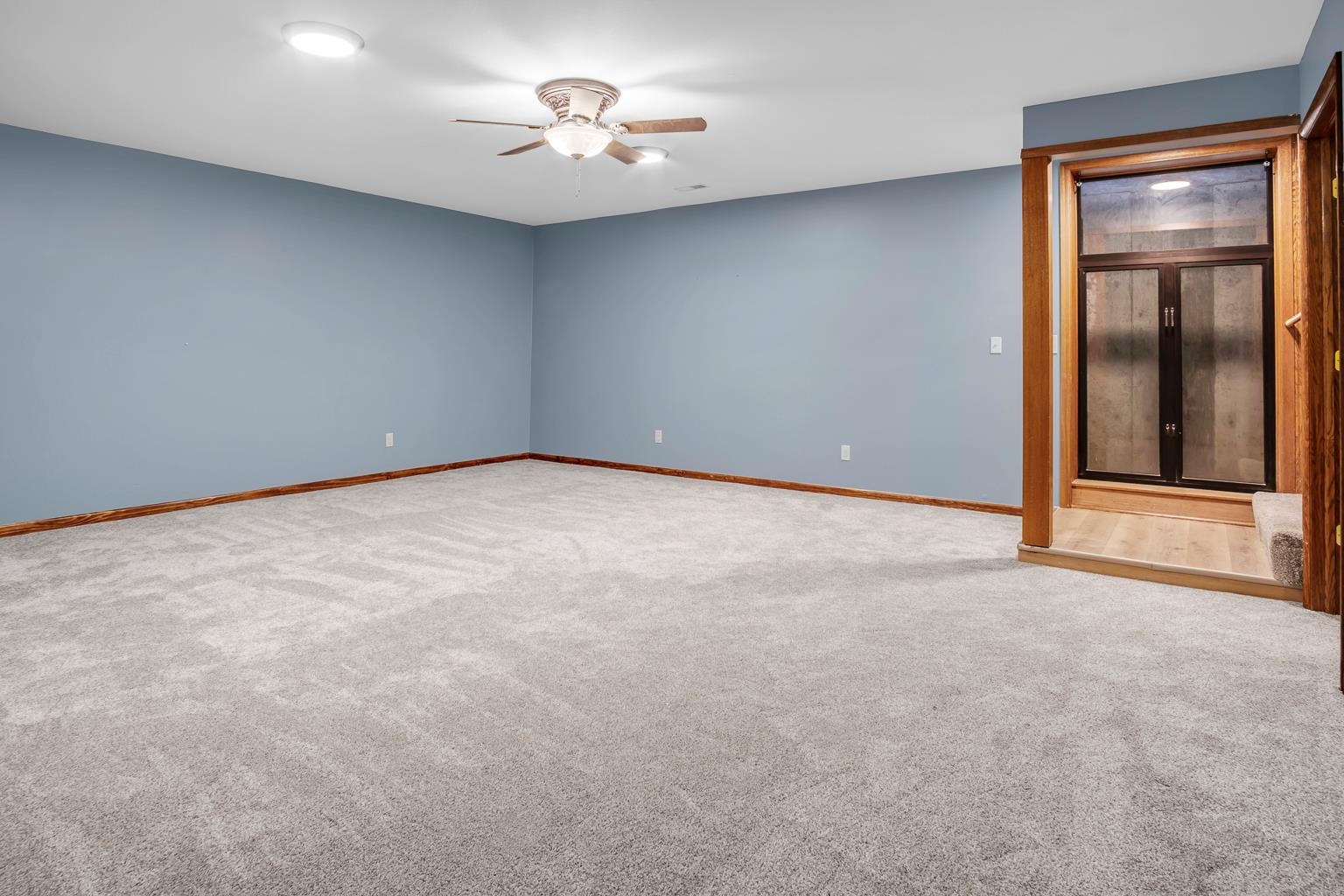 Newton, Kansas 67114, United States, 3 Bedrooms Bedrooms, ,2 BathroomsBathrooms,Residential,Pending,67756