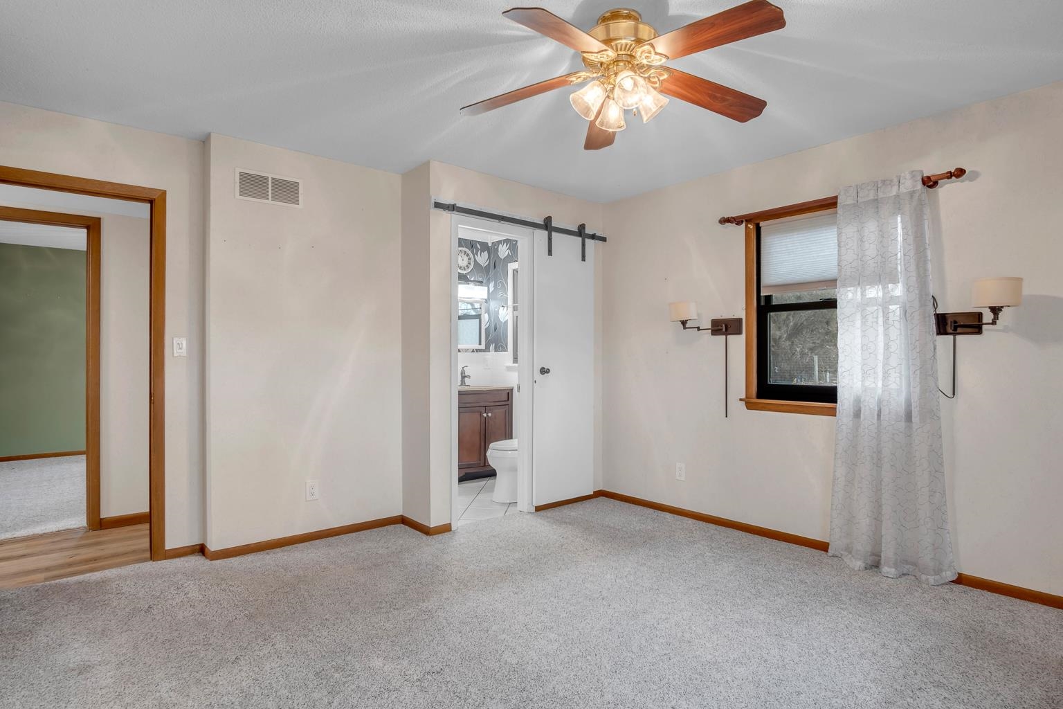 Newton, Kansas 67114, United States, 3 Bedrooms Bedrooms, ,2 BathroomsBathrooms,Residential,Pending,67756