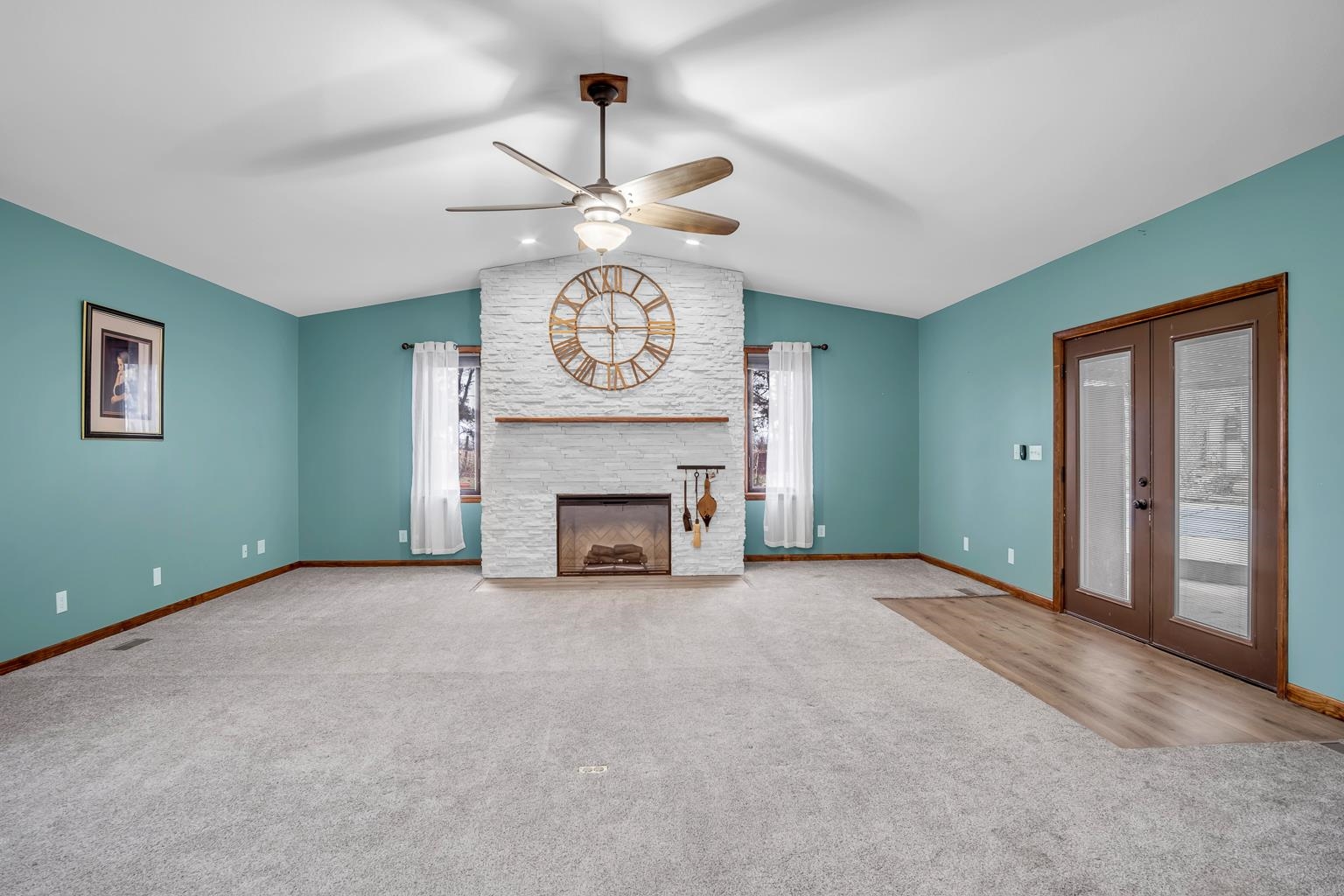 Newton, Kansas 67114, United States, 3 Bedrooms Bedrooms, ,2 BathroomsBathrooms,Residential,Pending,67756