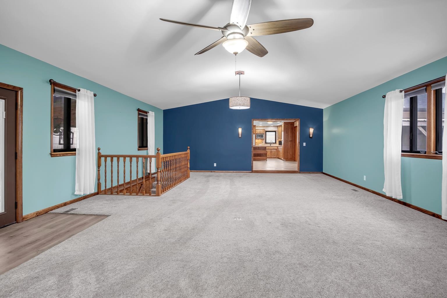 Newton, Kansas 67114, United States, 3 Bedrooms Bedrooms, ,2 BathroomsBathrooms,Residential,Pending,67756