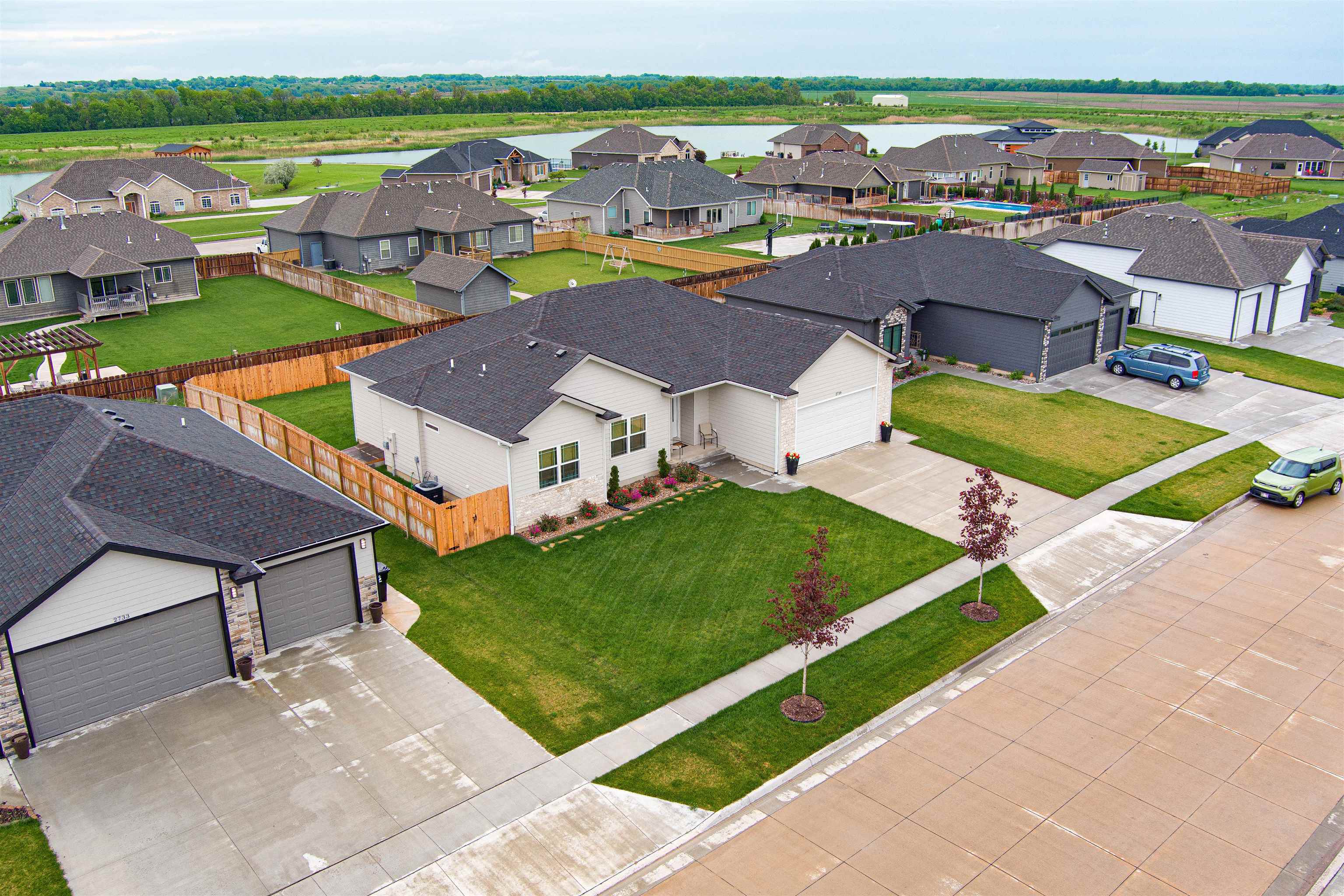 2739 Wet Stone Dr, Salina, Kansas image 2