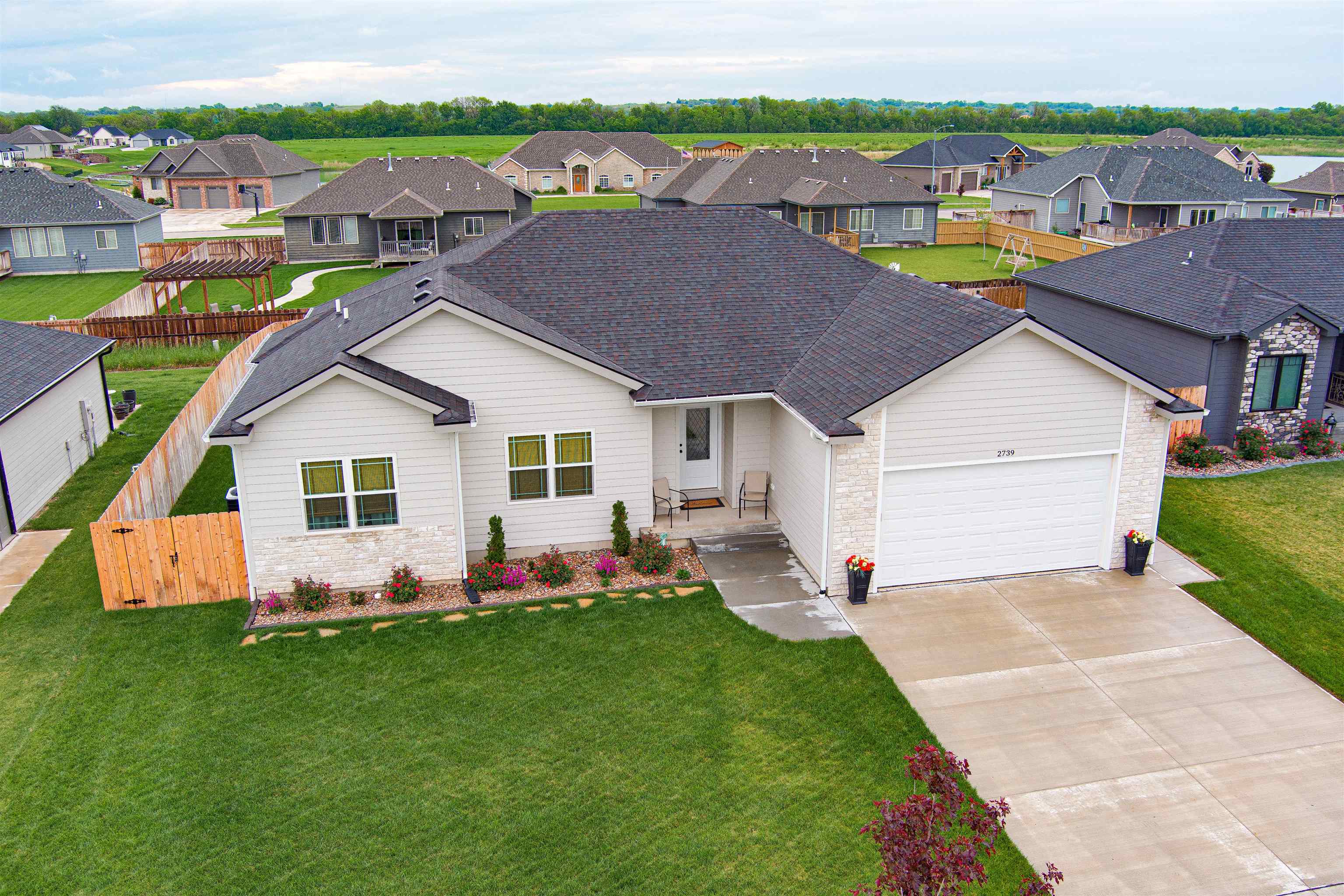 2739 Wet Stone Dr, Salina, Kansas image 1