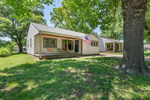 Homes For Sale - 611 S Central Ave<br/> Sumner County, Mulvane, KS 67110