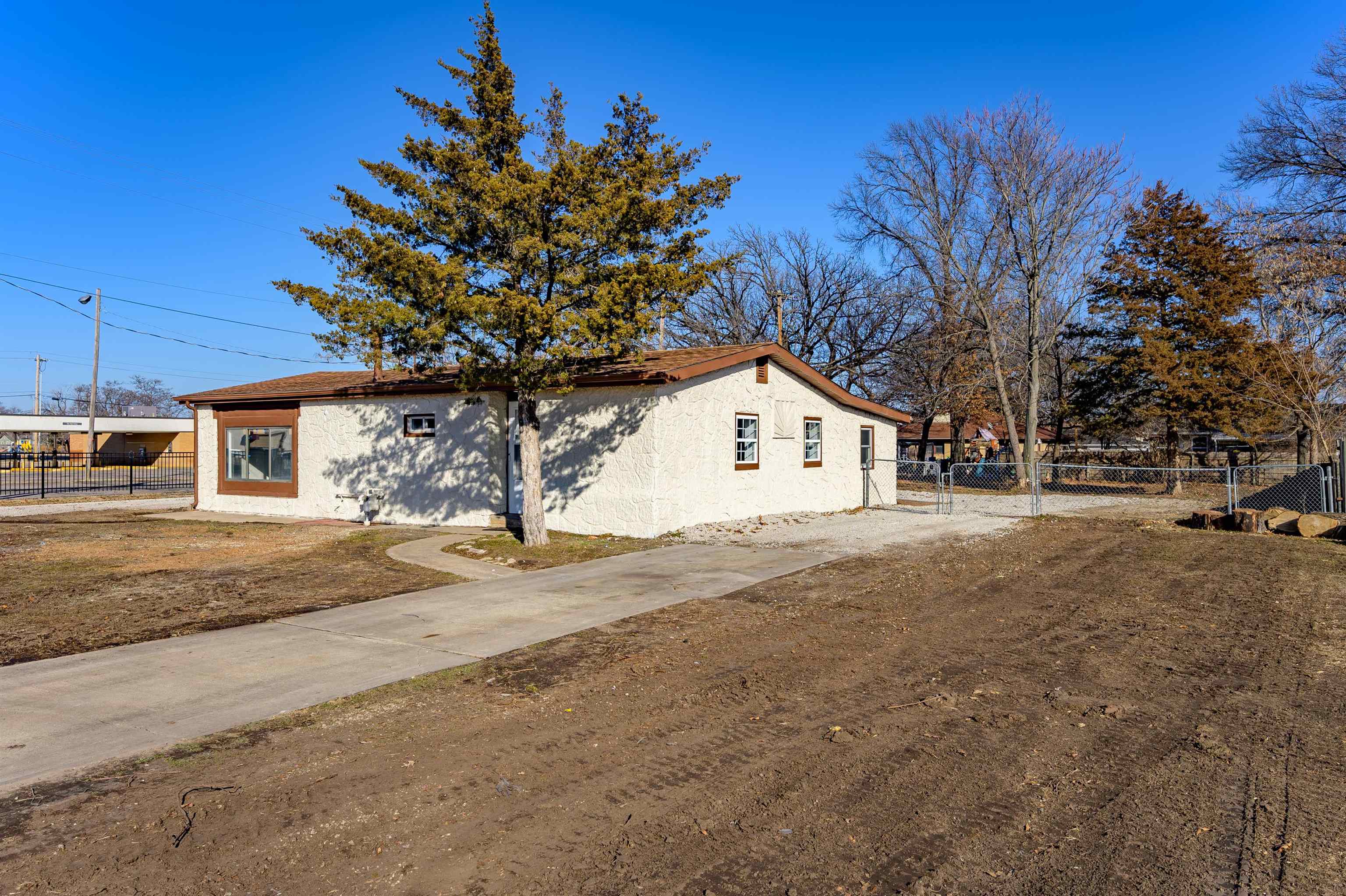 140 S Ballard Dr, Haysville, Kansas image 2