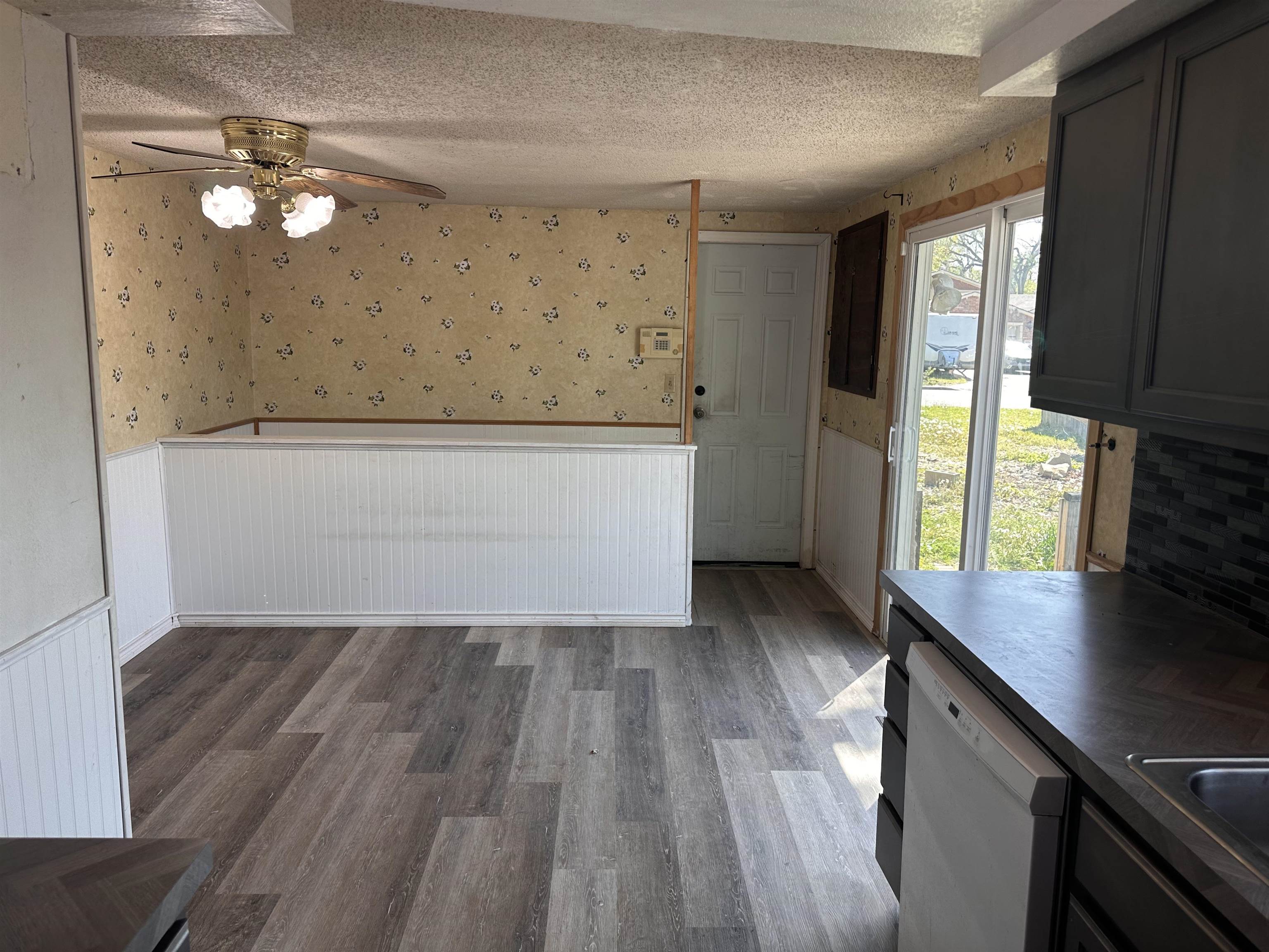 501 Holly Ln, Newton, Kansas image 6