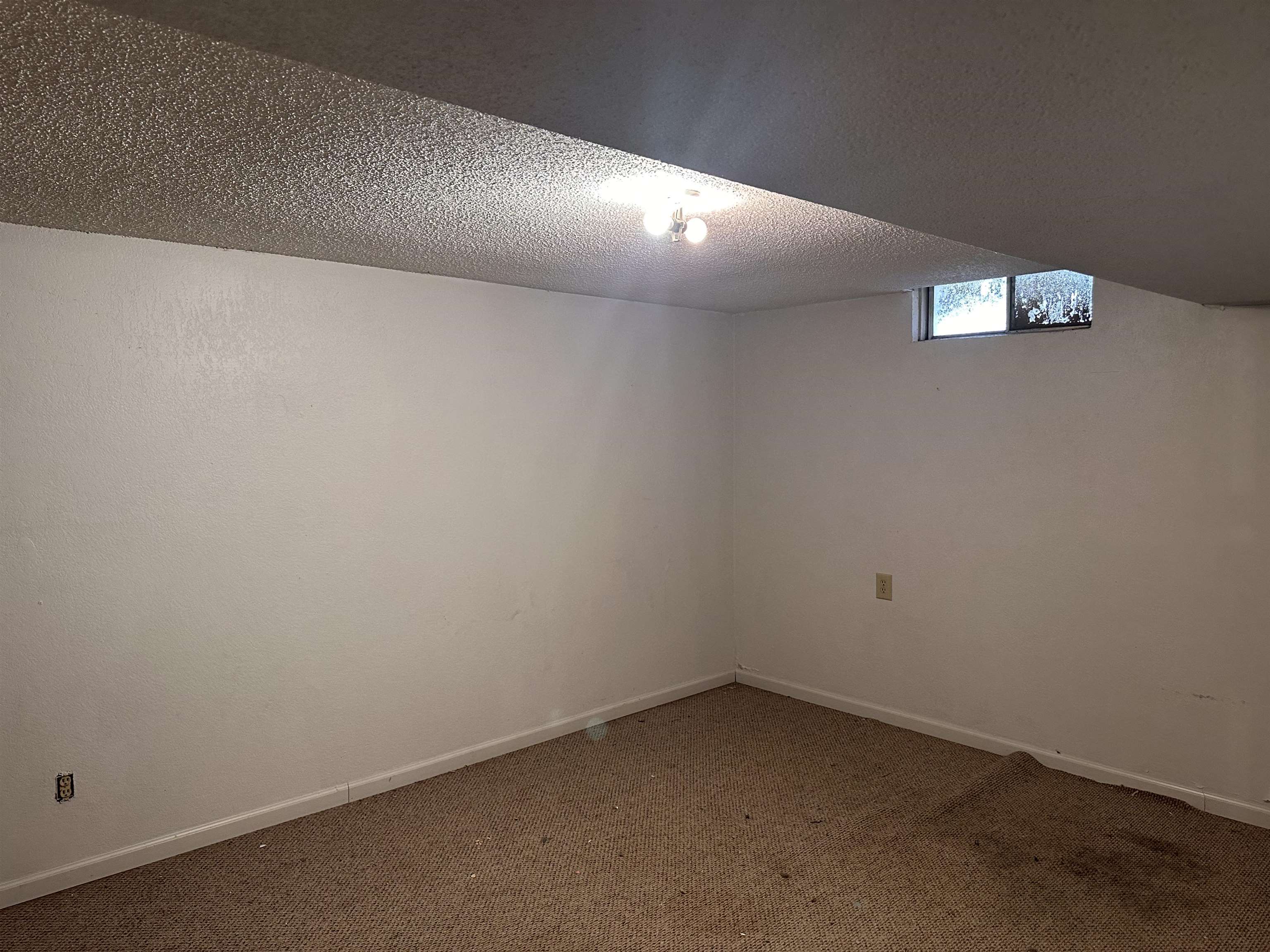 501 Holly Ln, Newton, Kansas image 25