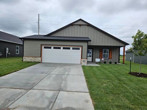 Homes For Sale - 919 N Forestview St<br/> Wichita, KS 67235