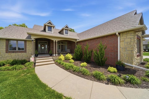 Townhouse For Sale - 1210 E Rolling Hills Dr<br/> Augusta, KS 67010