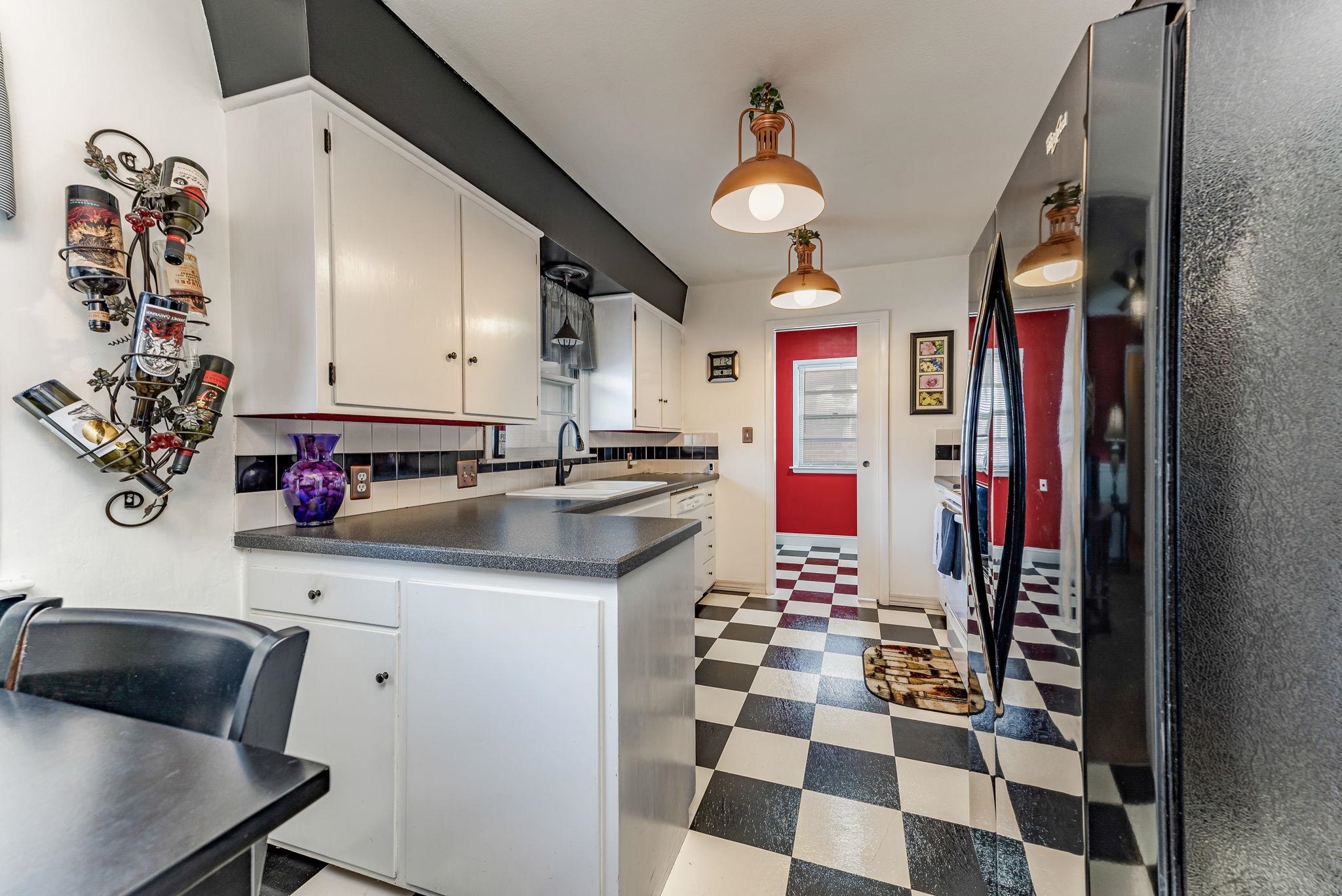 Wichita, Kansas 67211, United States, 3 Bedrooms Bedrooms, ,1 BathroomBathrooms,Residential,Pending,67615