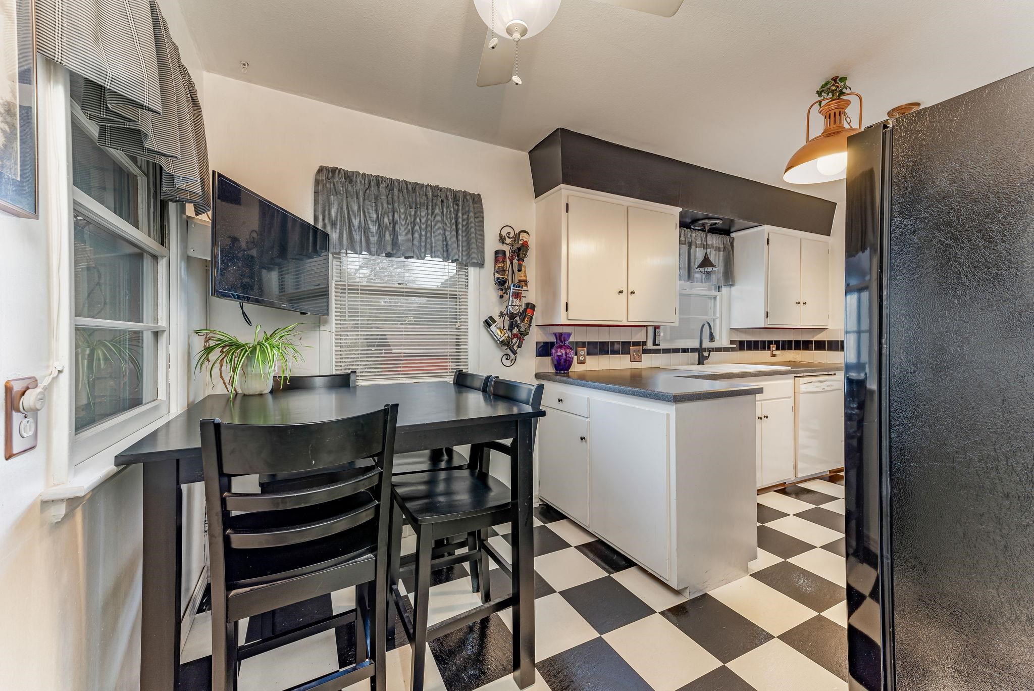 Wichita, Kansas 67211, United States, 3 Bedrooms Bedrooms, ,1 BathroomBathrooms,Residential,Pending,67615