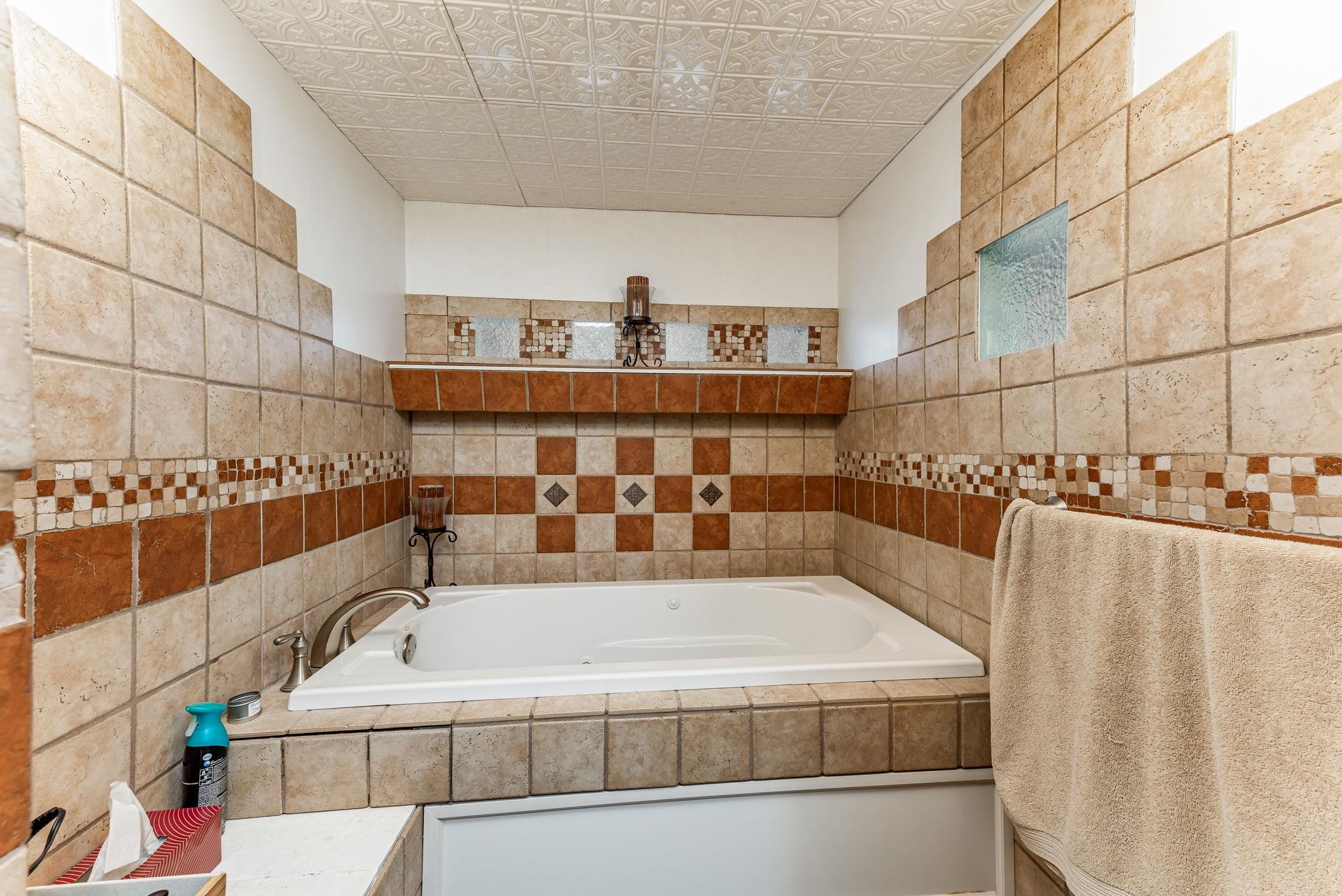 Wichita, Kansas 67211, United States, 3 Bedrooms Bedrooms, ,1 BathroomBathrooms,Residential,Pending,67615