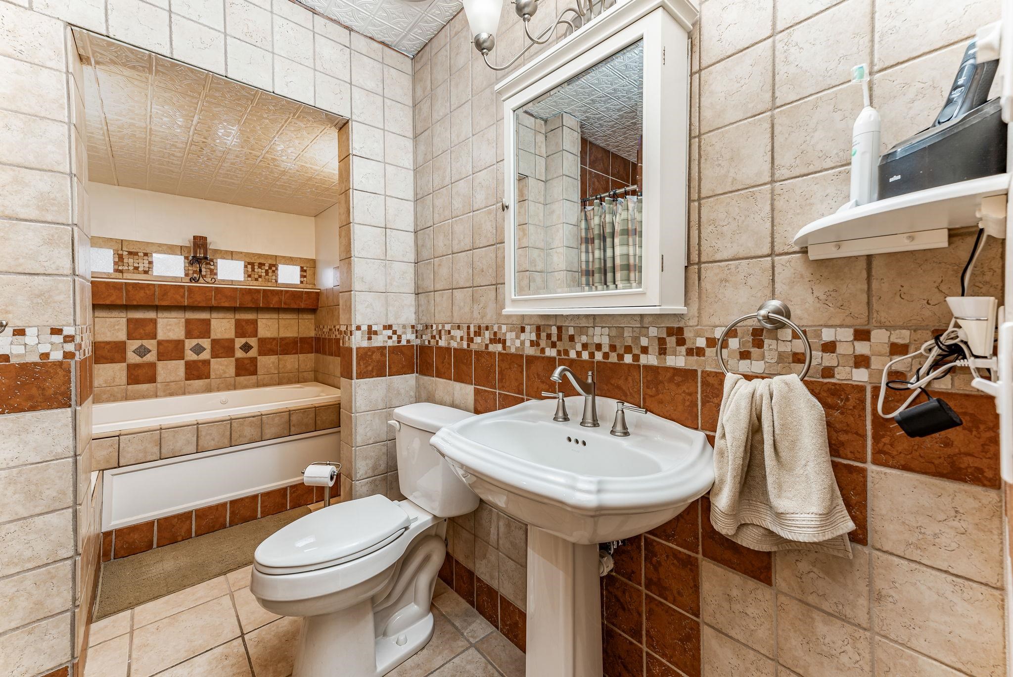 Wichita, Kansas 67211, United States, 3 Bedrooms Bedrooms, ,1 BathroomBathrooms,Residential,Pending,67615