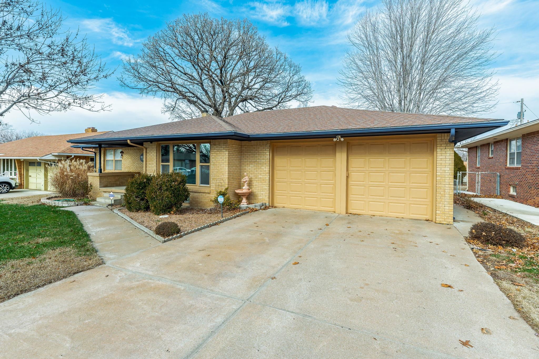 Wichita, Kansas 67211, United States, 3 Bedrooms Bedrooms, ,1 BathroomBathrooms,Residential,Pending,67615