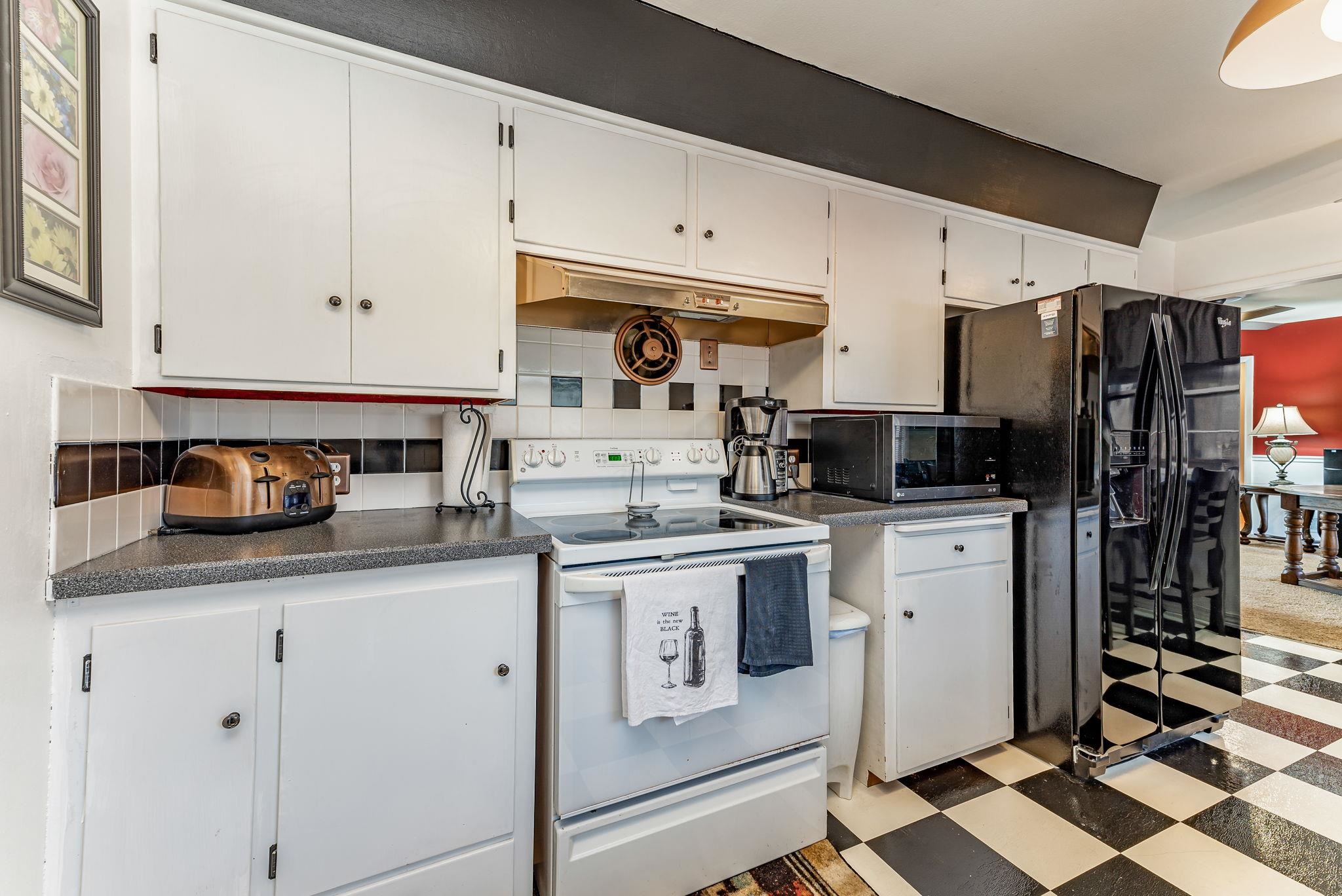 Wichita, Kansas 67211, United States, 3 Bedrooms Bedrooms, ,1 BathroomBathrooms,Residential,Pending,67615