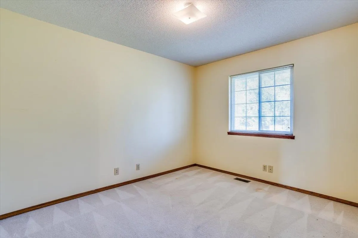 Wichita, Kansas 67209, United States, 4 Bedrooms Bedrooms, ,3 BathroomsBathrooms,Residential,Pending,38074