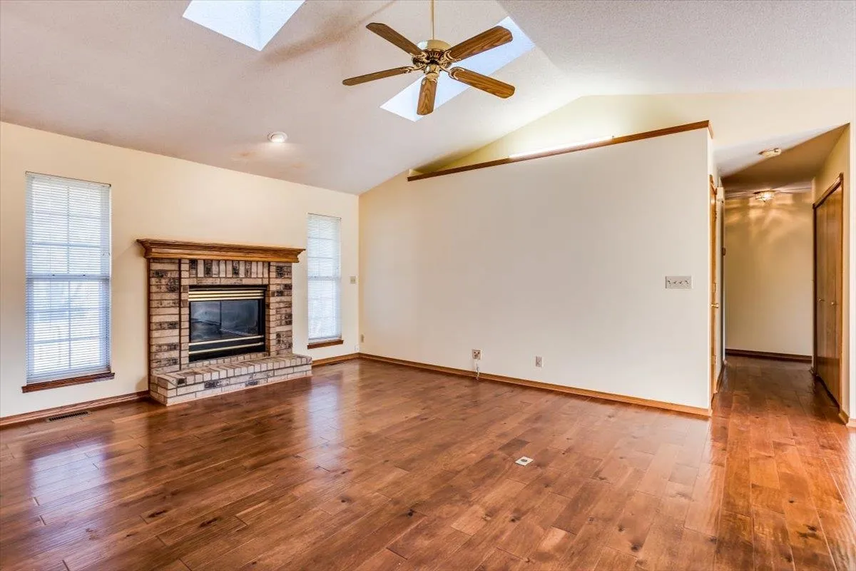 Wichita, Kansas 67209, United States, 4 Bedrooms Bedrooms, ,3 BathroomsBathrooms,Residential,Pending,38074