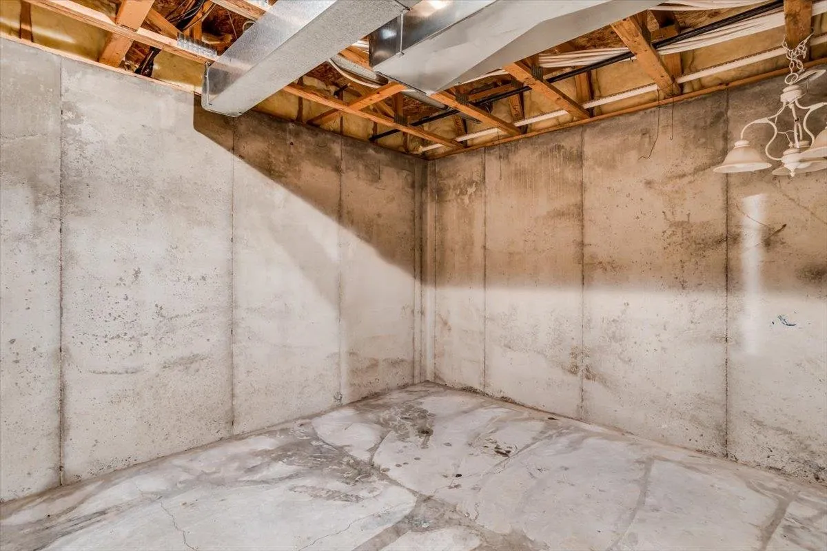 Wichita, Kansas 67209, United States, 4 Bedrooms Bedrooms, ,3 BathroomsBathrooms,Residential,Pending,38074