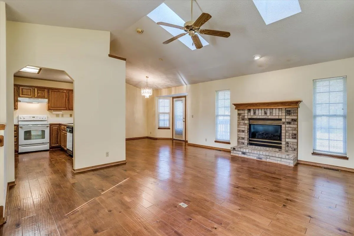 Wichita, Kansas 67209, United States, 4 Bedrooms Bedrooms, ,3 BathroomsBathrooms,Residential,Pending,38074