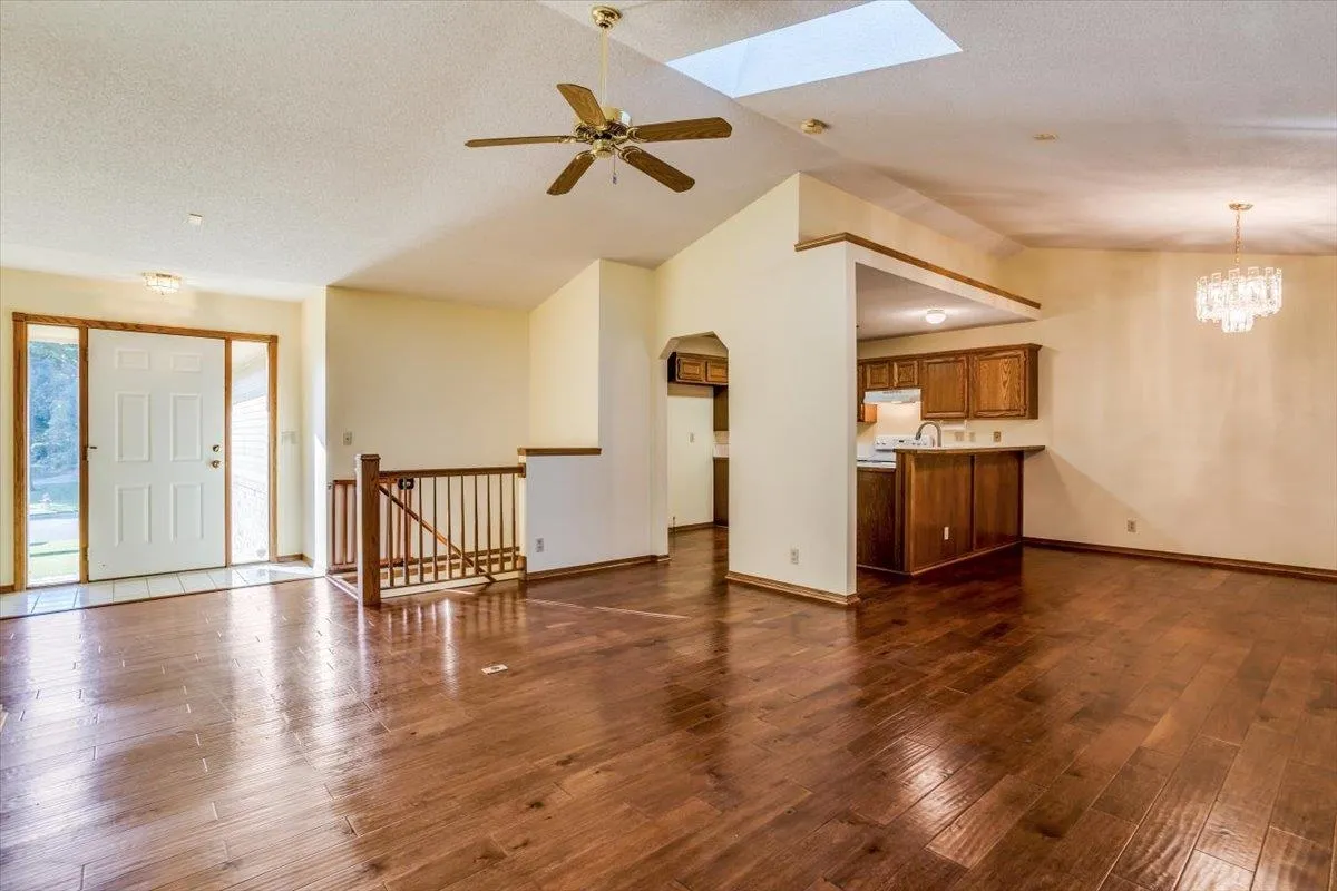 Wichita, Kansas 67209, United States, 4 Bedrooms Bedrooms, ,3 BathroomsBathrooms,Residential,Pending,38074