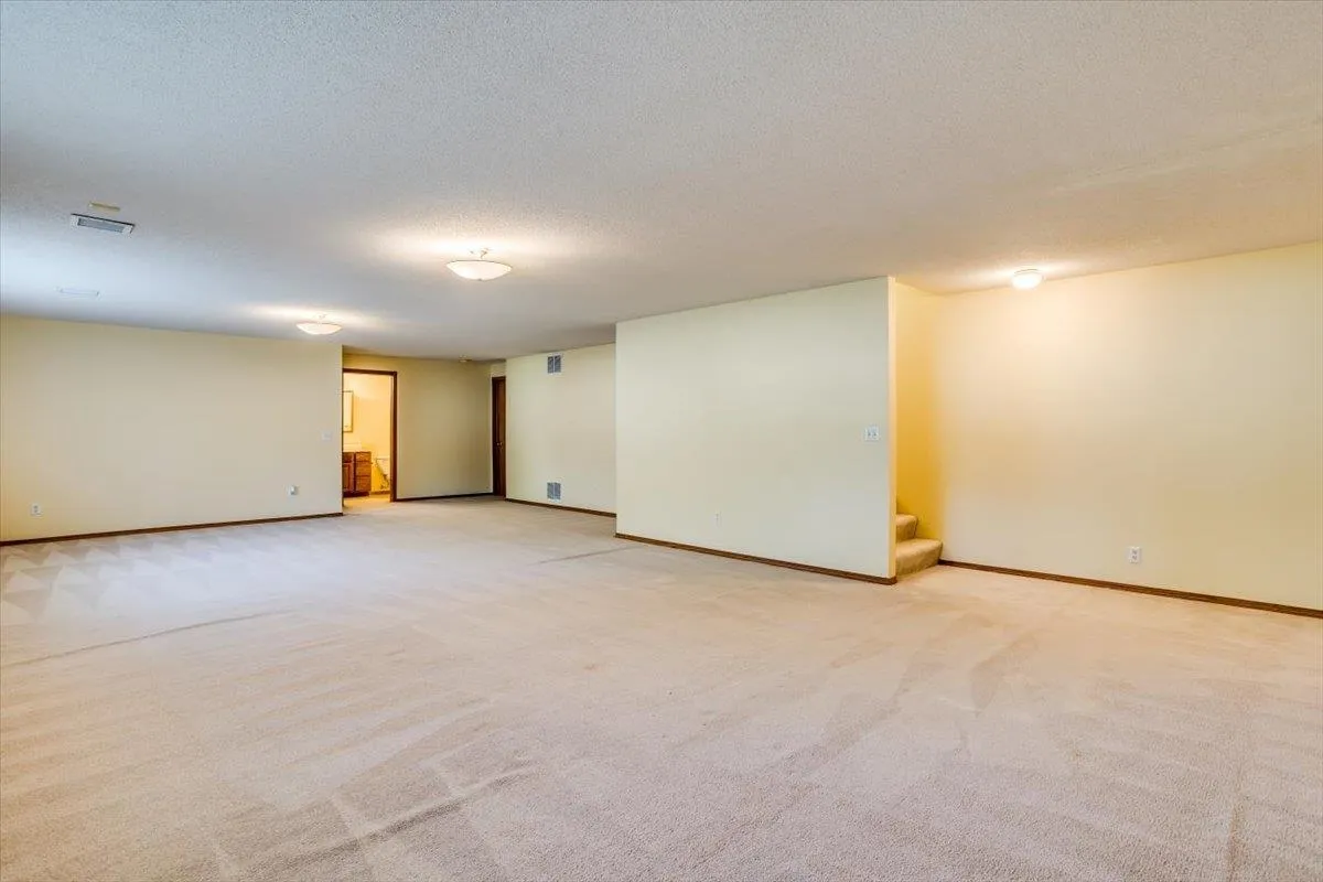 Wichita, Kansas 67209, United States, 4 Bedrooms Bedrooms, ,3 BathroomsBathrooms,Residential,Pending,38074