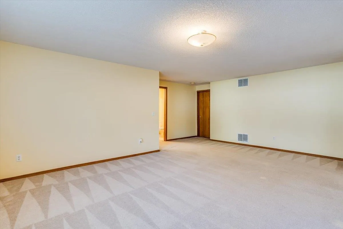 Wichita, Kansas 67209, United States, 4 Bedrooms Bedrooms, ,3 BathroomsBathrooms,Residential,Pending,38074