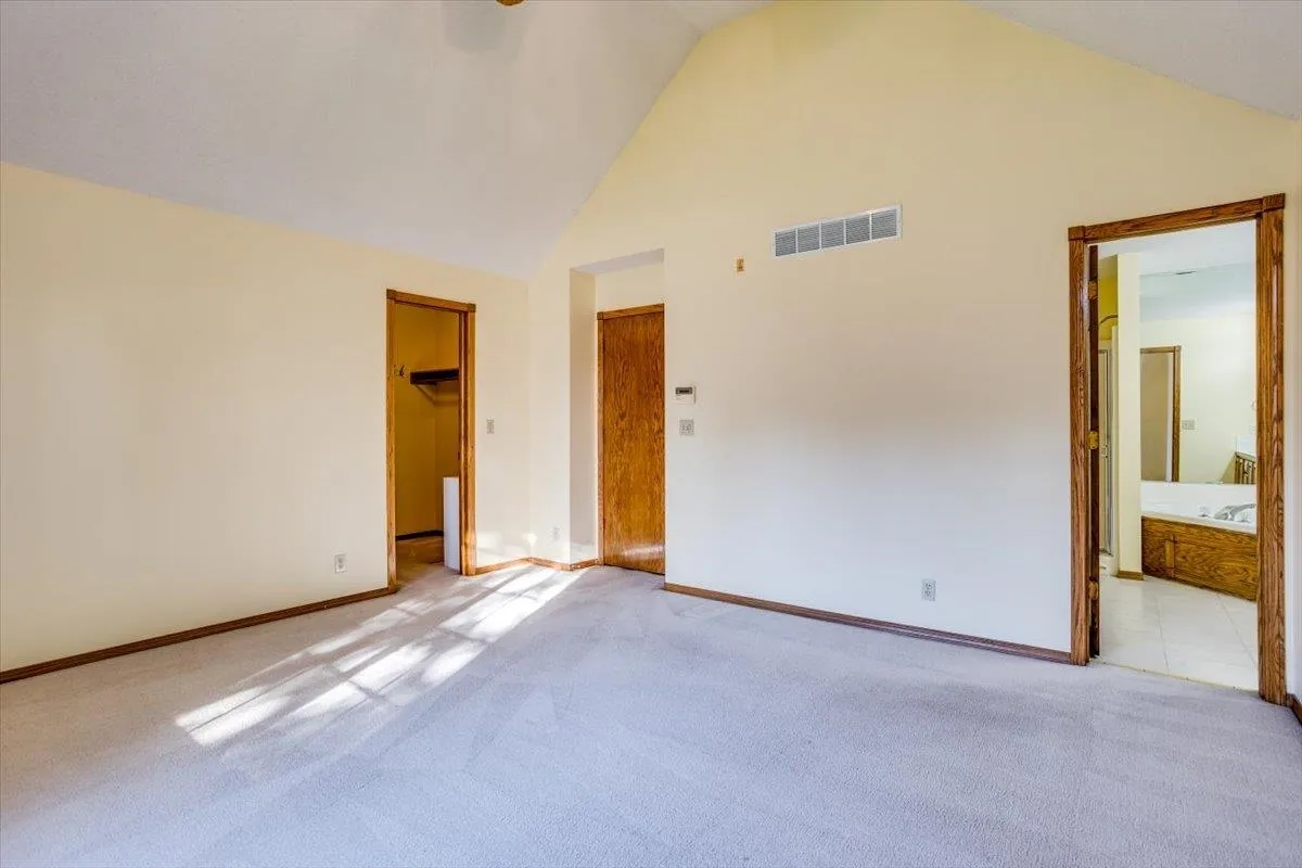 Wichita, Kansas 67209, United States, 4 Bedrooms Bedrooms, ,3 BathroomsBathrooms,Residential,Pending,38074