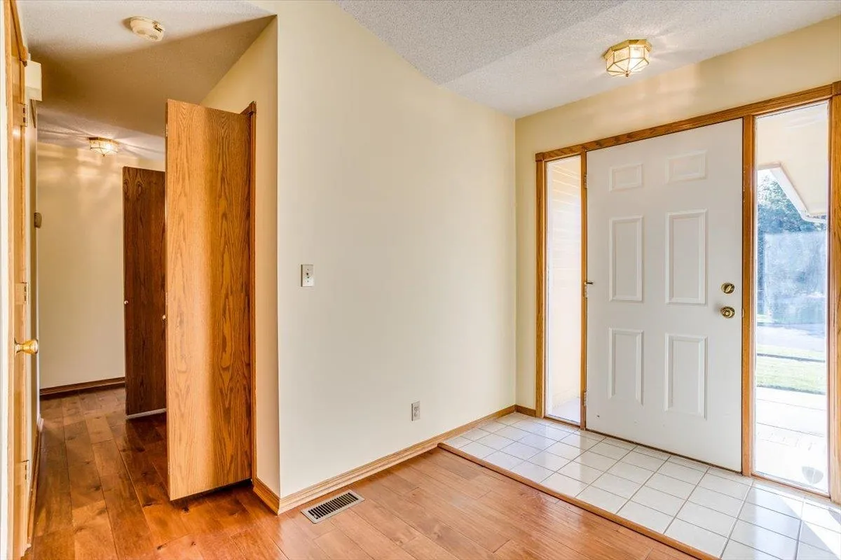 Wichita, Kansas 67209, United States, 4 Bedrooms Bedrooms, ,3 BathroomsBathrooms,Residential,Pending,38074