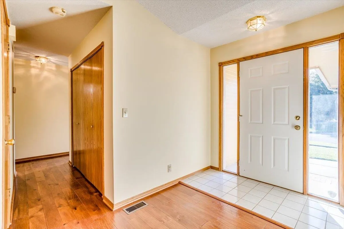 Wichita, Kansas 67209, United States, 4 Bedrooms Bedrooms, ,3 BathroomsBathrooms,Residential,Pending,38074