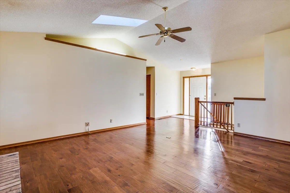 Wichita, Kansas 67209, United States, 4 Bedrooms Bedrooms, ,3 BathroomsBathrooms,Residential,Pending,38074