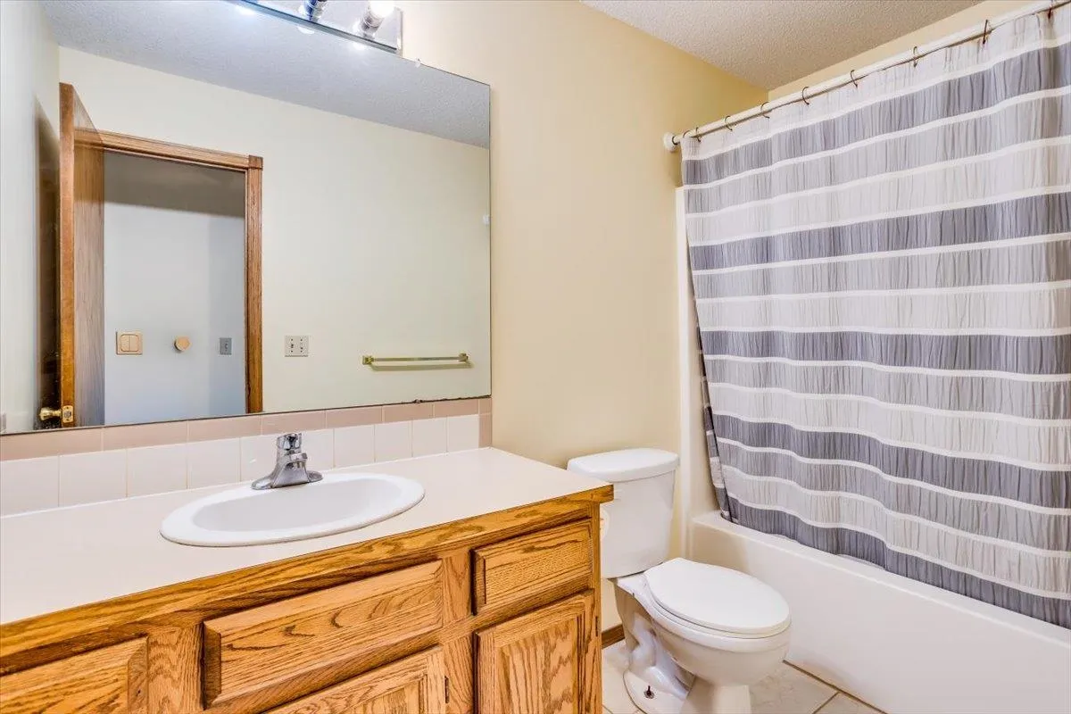 Wichita, Kansas 67209, United States, 4 Bedrooms Bedrooms, ,3 BathroomsBathrooms,Residential,Pending,38074